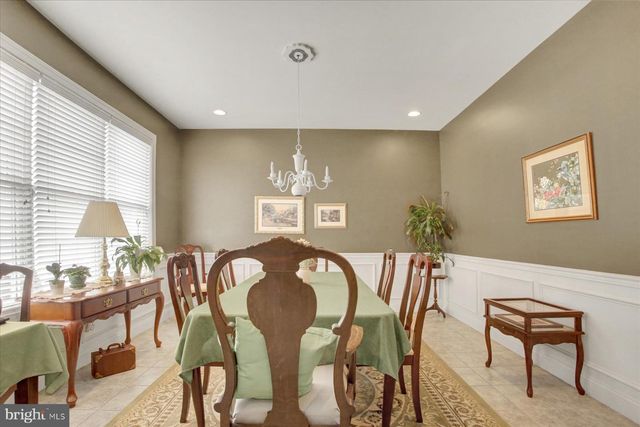 3 JAMESTOWN SQ, Mechanicsburg, PA 17050