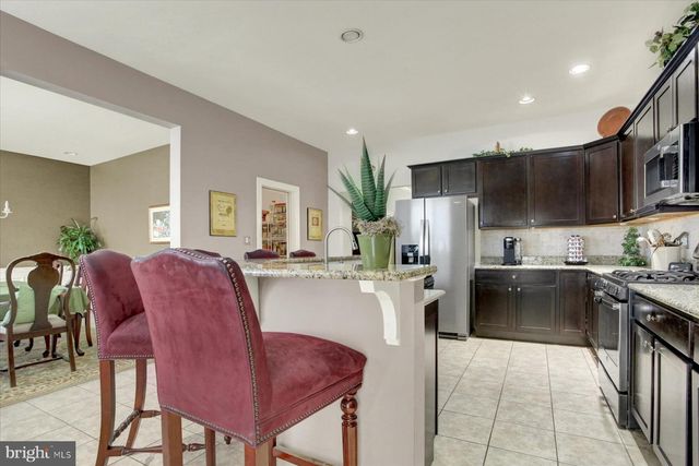 3 JAMESTOWN SQ, Mechanicsburg, PA 17050