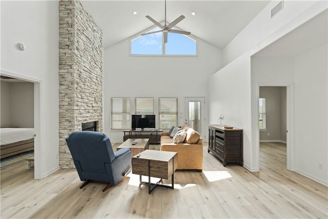 4025 Summit Dr, Corpus Christi, TX 78418