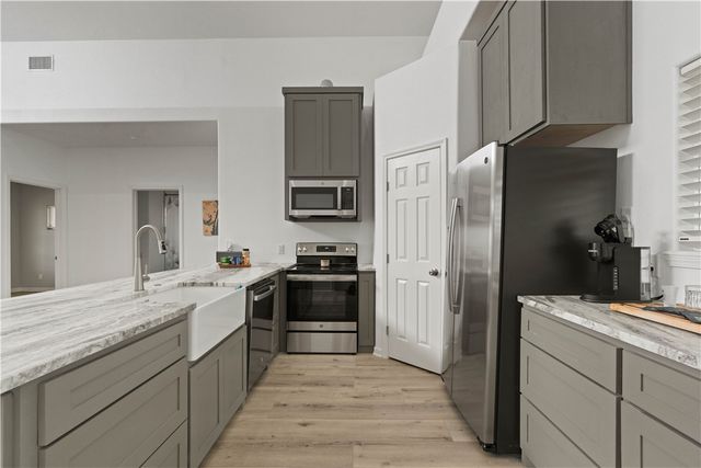 4025 Summit Dr, Corpus Christi, TX 78418