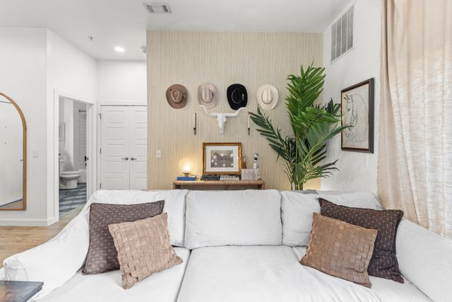 1002 Division St Apt 306, Nashville, TN 37203