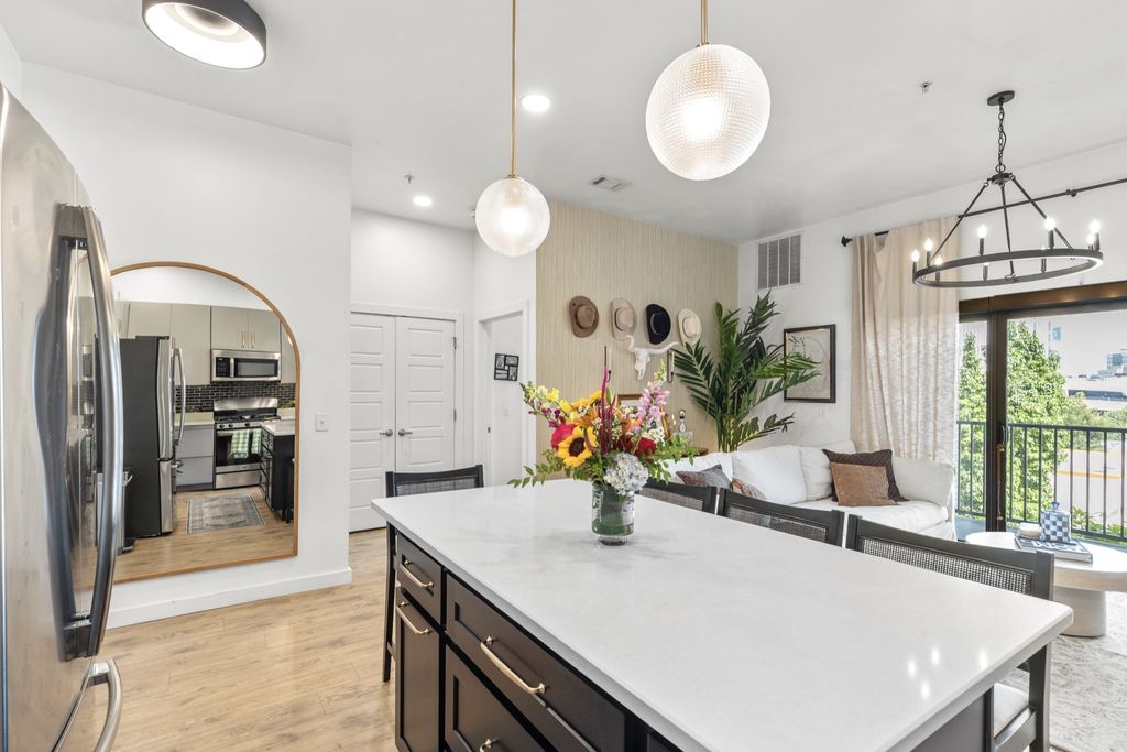 1002 Division St Apt 306, Nashville, TN 37203