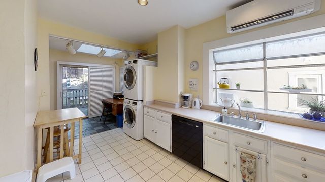 307 Tappan St 3, Brookline, MA 02445