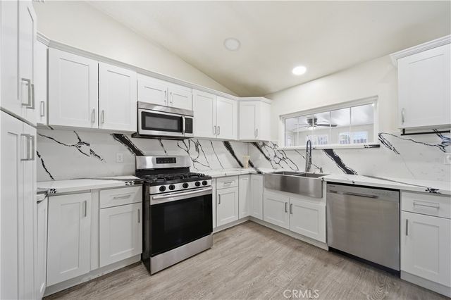 14211 La Mirada St, Victorville, CA 92392
