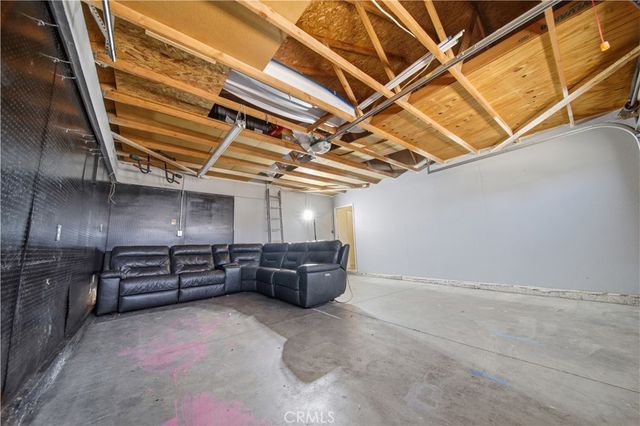 14211 La Mirada St, Victorville, CA 92392