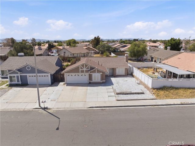 14211 La Mirada St, Victorville, CA 92392