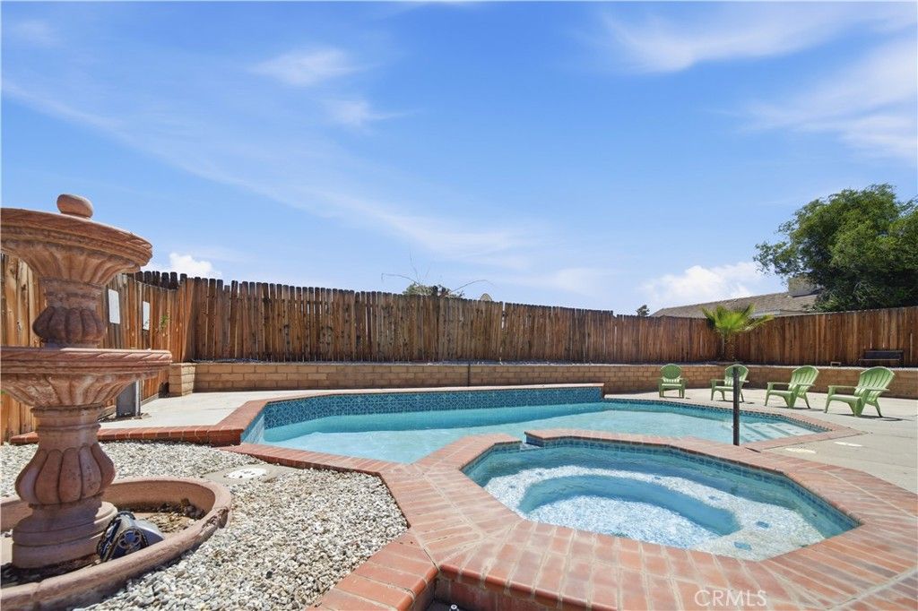 14211 La Mirada St, Victorville, CA 92392