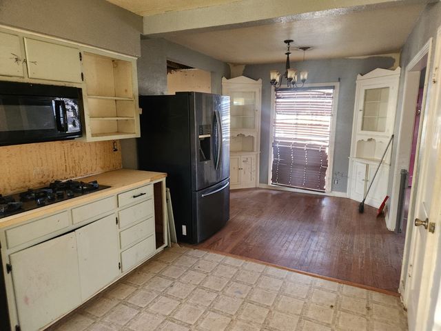 523 Richardson Street, Jacksboro, TX 76458