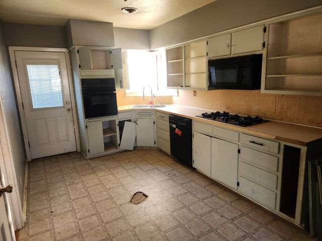 523 Richardson Street, Jacksboro, TX 76458