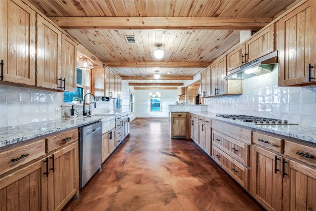 1353 Spring Creek Road, Collinsville, TX 76233