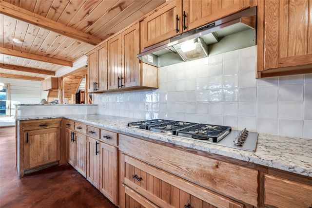 1353 Spring Creek Road, Collinsville, TX 76233