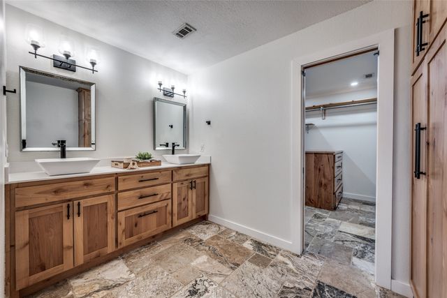 1353 Spring Creek Road, Collinsville, TX 76233