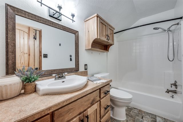 1353 Spring Creek Road, Collinsville, TX 76233