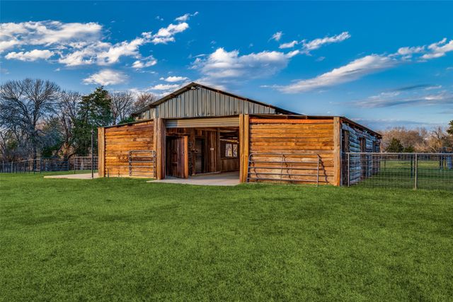 1353 Spring Creek Road, Collinsville, TX 76233