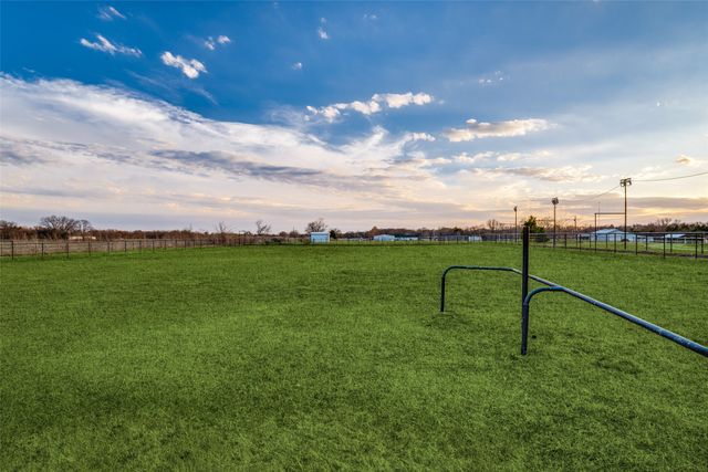 1353 Spring Creek Road, Collinsville, TX 76233