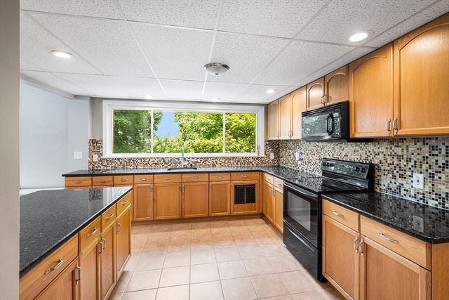 10 Nutting St, Fitchburg, MA 01420