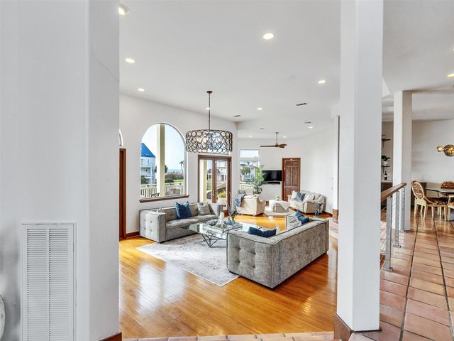 4206 Turks Point, Galveston, TX 77554