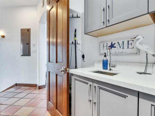 4206 Turks Point, Galveston, TX 77554