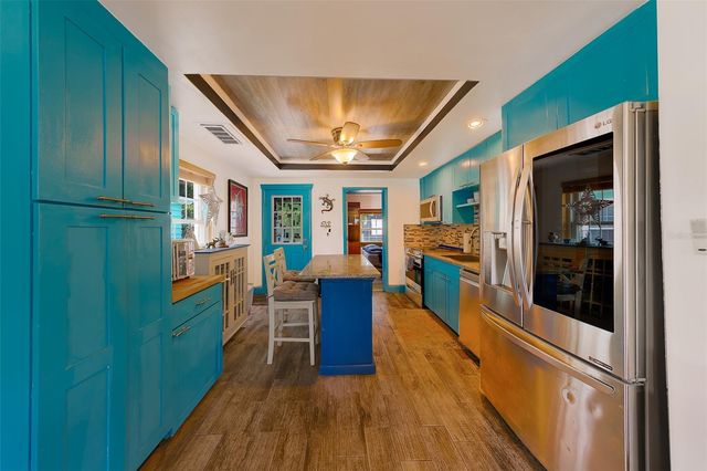 636 37TH AVENUE S, St Petersburg, FL 33705