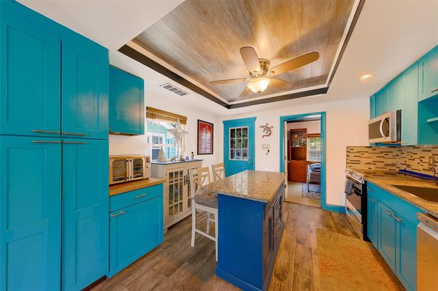 636 37TH AVENUE S, St Petersburg, FL 33705