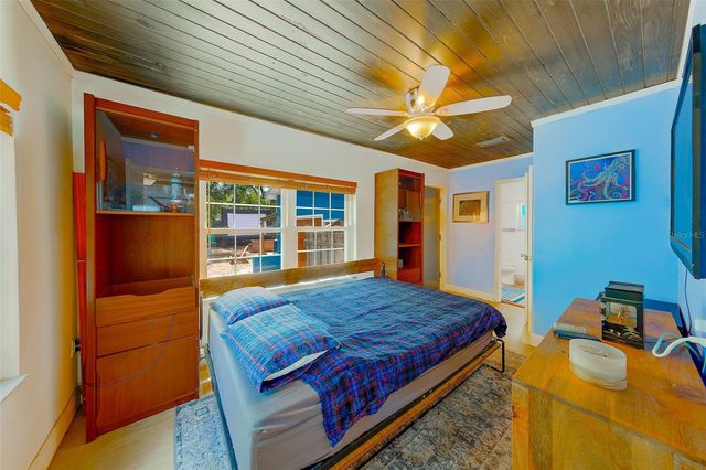 636 37TH AVENUE S, St Petersburg, FL 33705