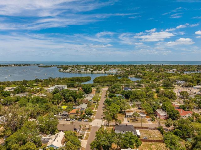 636 37TH AVENUE S, St Petersburg, FL 33705