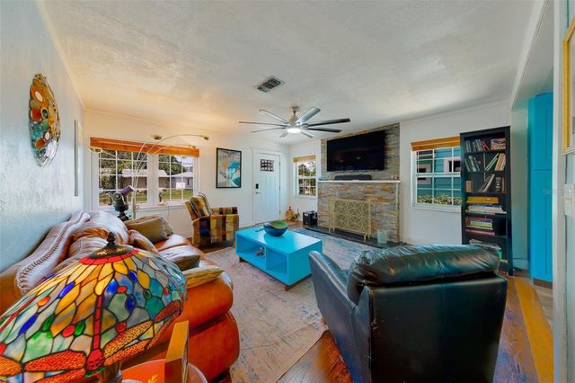 636 37TH AVENUE S, St Petersburg, FL 33705