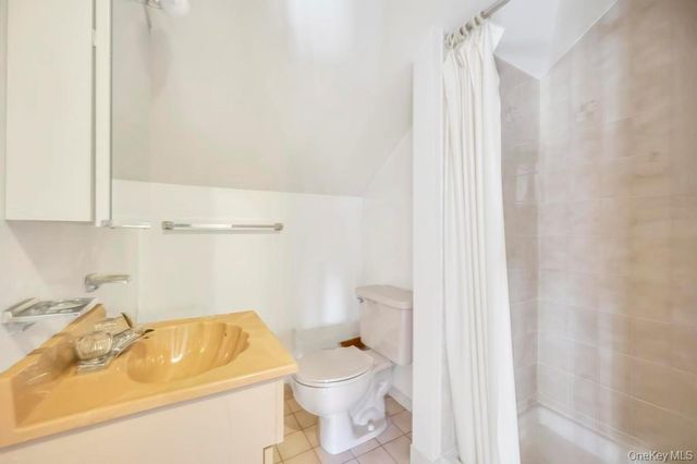 51 Fireplace Lane, Hicksville, NY 11801