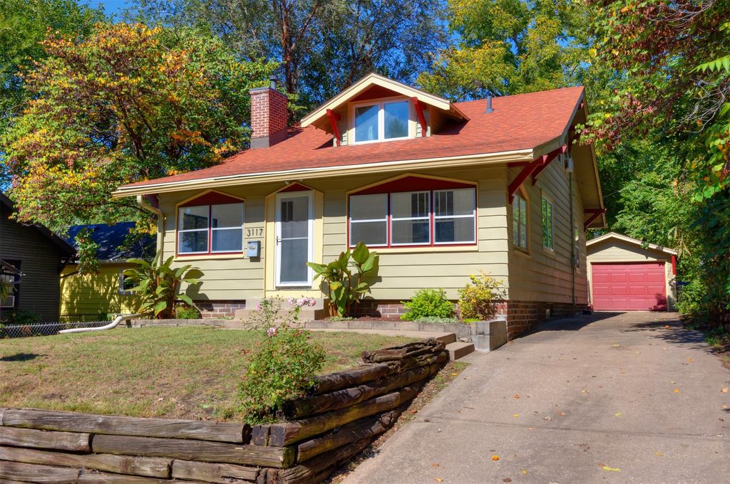 3117 Pleasant Street, Des Moines, IA 50312