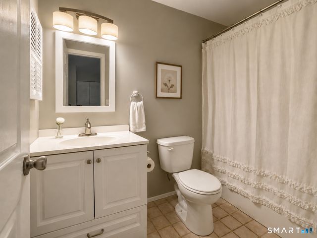 63 Heather Ridge 63, Shelton, CT 06484