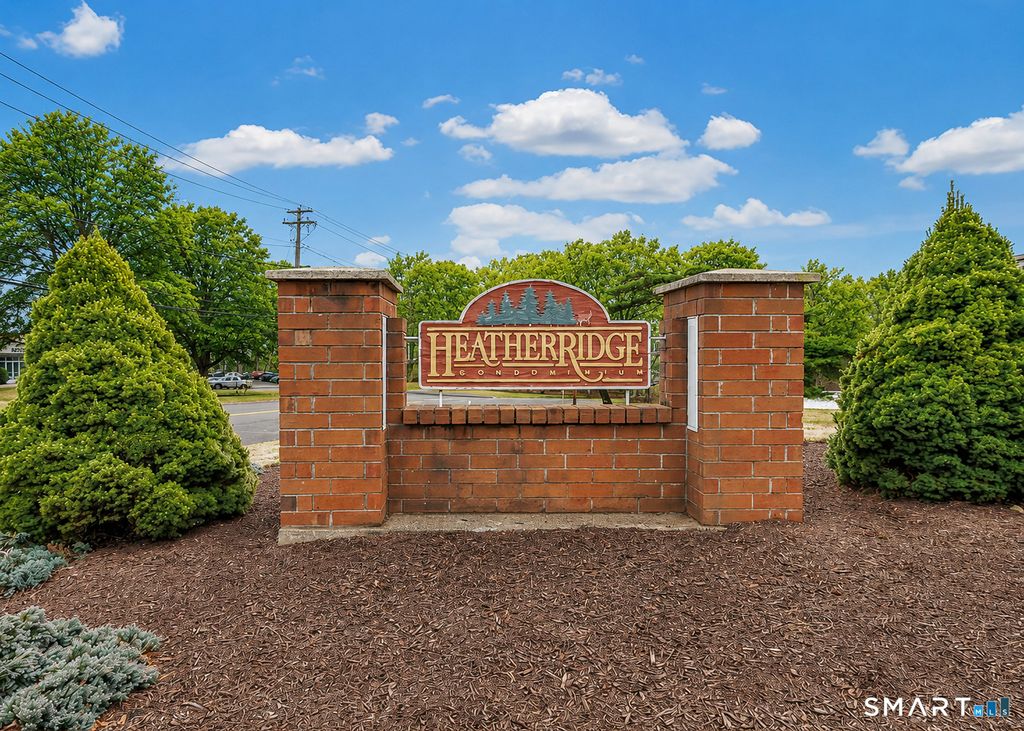 63 Heather Ridge 63, Shelton, CT 06484