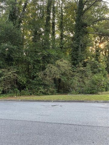 468 S Susan Creek Drive, Stone Mountain, GA 30083
