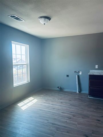 1355 Glen Garden Drive, Fort Worth, TX 76104