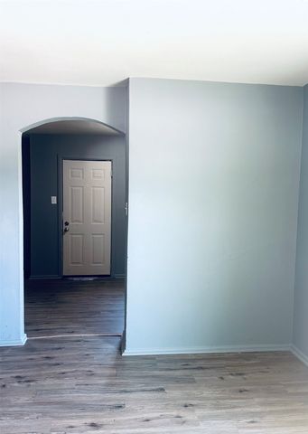 1355 Glen Garden Drive, Fort Worth, TX 76104