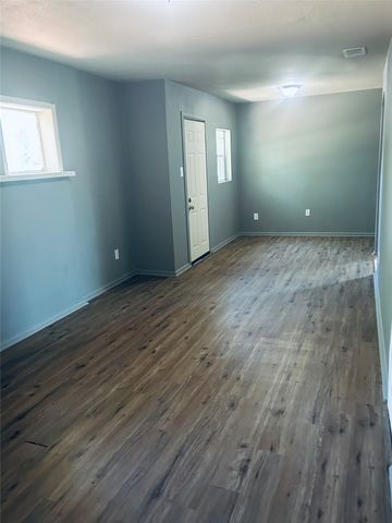 1355 Glen Garden Drive, Fort Worth, TX 76104