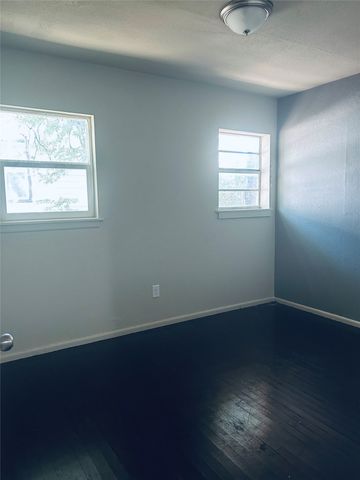 1355 Glen Garden Drive, Fort Worth, TX 76104