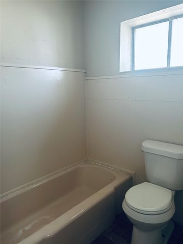 1355 Glen Garden Drive, Fort Worth, TX 76104