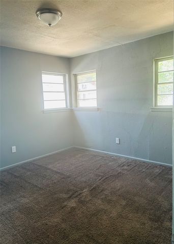 1355 Glen Garden Drive, Fort Worth, TX 76104