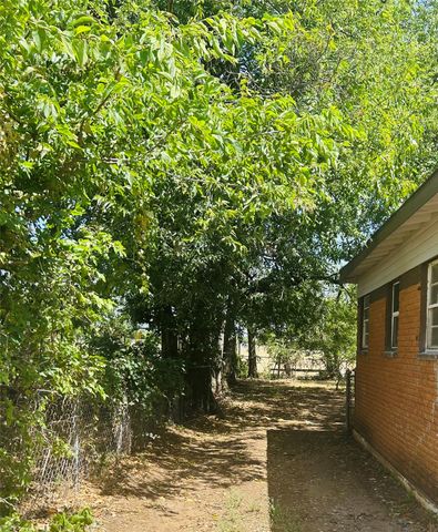 1355 Glen Garden Drive, Fort Worth, TX 76104