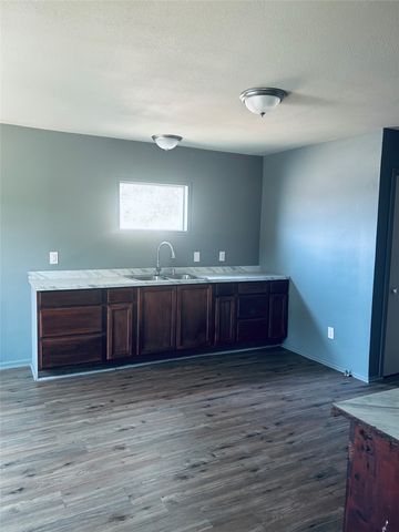 1355 Glen Garden Drive, Fort Worth, TX 76104