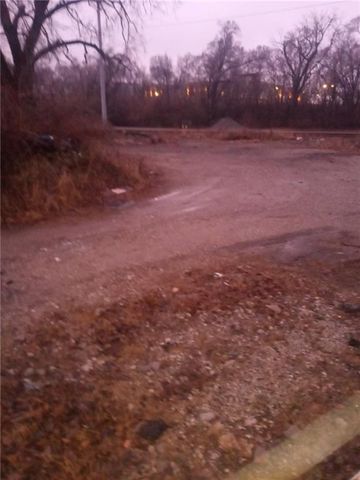 1040 E 1st Street, Kansas City, MO 64120