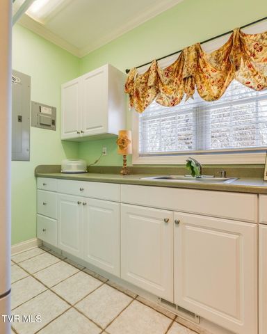 408 Arrowhead Drive, Kingsport, TN 37664