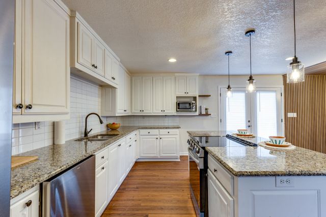 340 Old Spring Creek Rd, Estill Springs, TN 37330