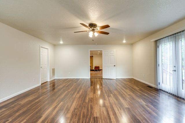 340 Old Spring Creek Rd, Estill Springs, TN 37330