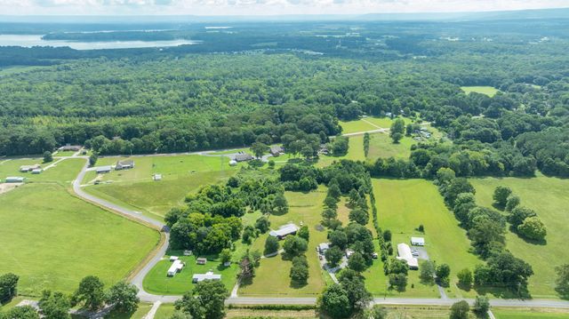 340 Old Spring Creek Rd, Estill Springs, TN 37330