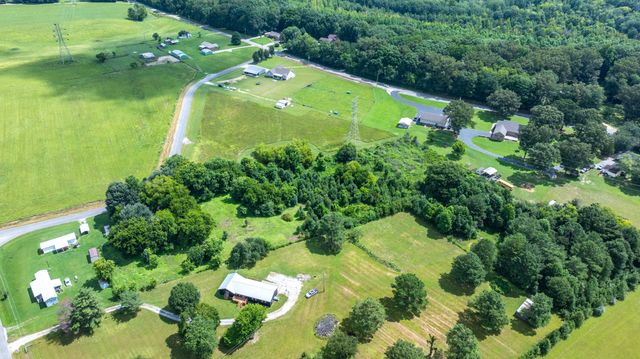 340 Old Spring Creek Rd, Estill Springs, TN 37330