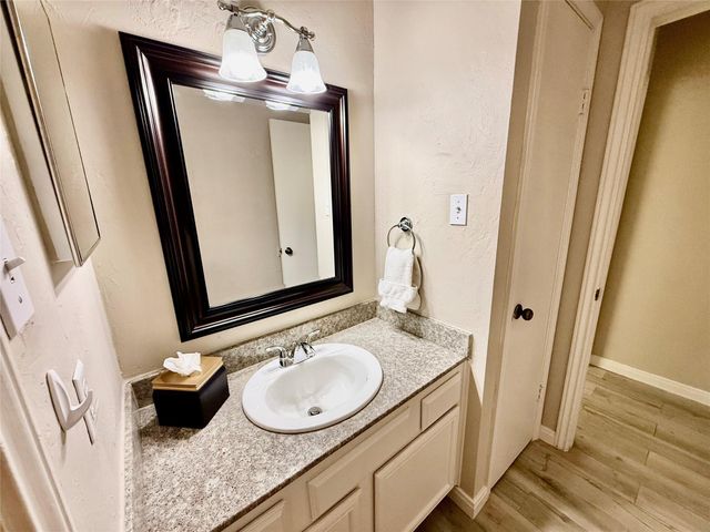 6 Leverwood Court, The Woodlands, TX 77381