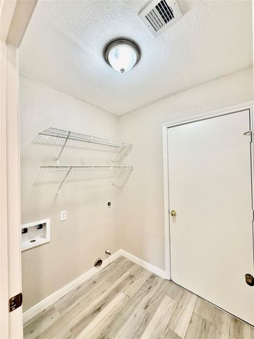 6 Leverwood Court, The Woodlands, TX 77381