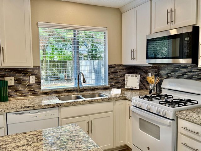 6 Leverwood Court, The Woodlands, TX 77381