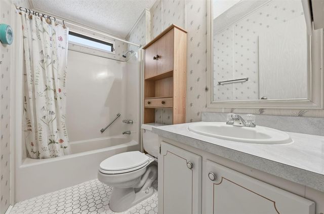 221 COVENT GARDEN AVENUE, Davenport, FL 33897